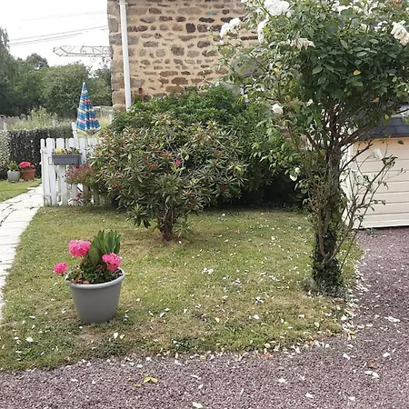Le Petit Montceaux Le Val-Saint-Père