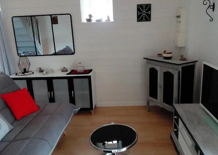 Le Petit Montceaux بيت للعطل *